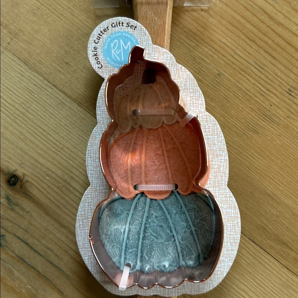 R&M Autumn Leaf Copper Pumpkin Cookie Cutters Set With Thankful Spatula Scaper